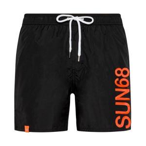 Boxer mare . nero