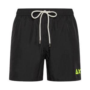 Boxer mare . nero