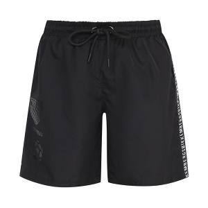 Boxer mare . nero