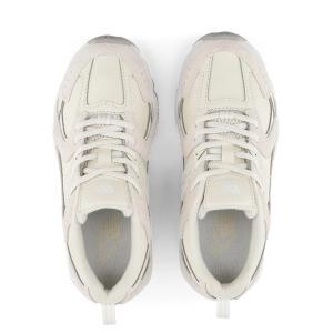 Scarpe . crema